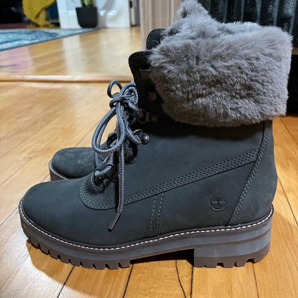 Timberland Courmayeur Valley Boots Size 9 Gray Nubuck Faux Fur Waterproof EUC